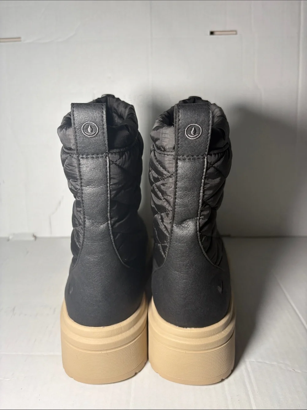 Vivaia Quilted Black Women's Winter Boots with Cream Platform Sole Size 40EU 9US